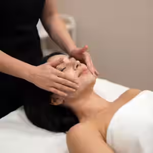 Soin du visage pour femme chez K-Studio, institut de beauté à Bussigny